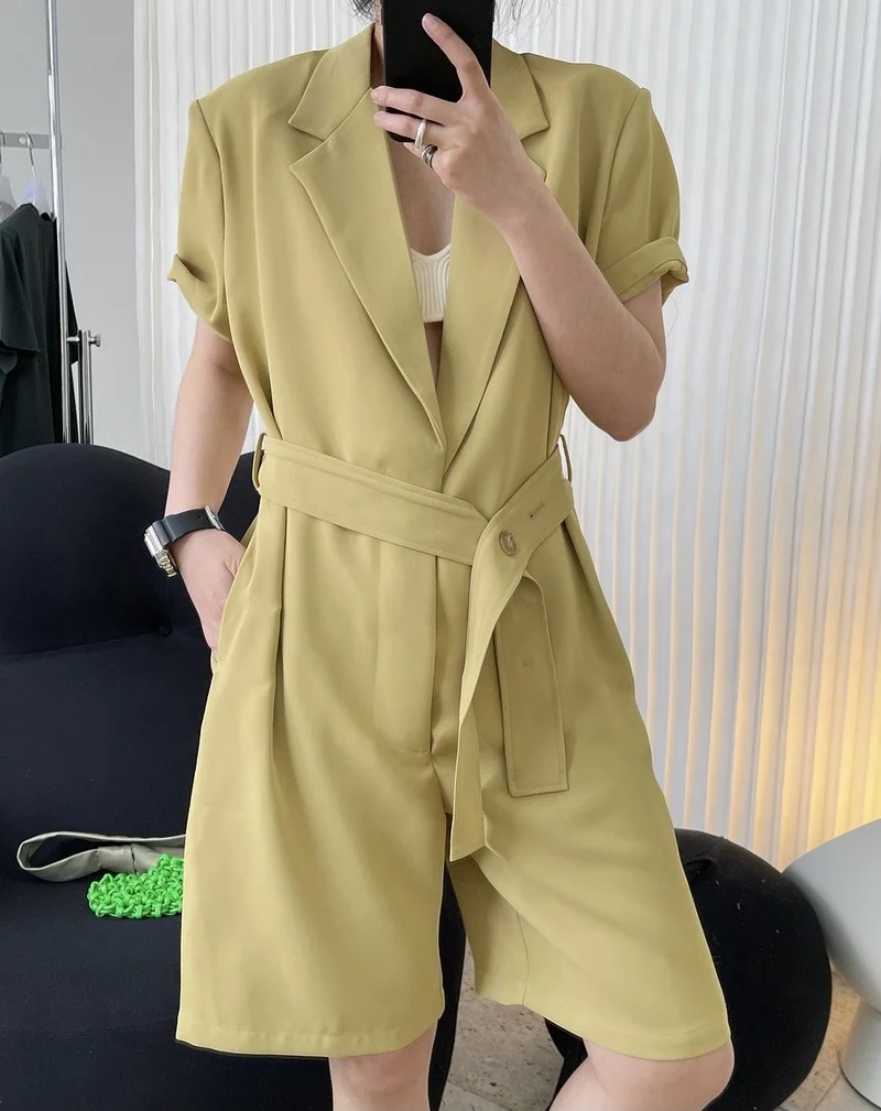 2021 New Ladies Retro Black Suit Jumpsuit Lapel Belt Ladies Loose High Waist Jumpsuit Shorts Workwear Wide Leg Jumpsuit Summer