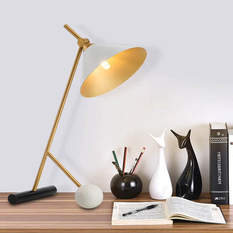 

Europe Painted Metal Line Humanoid Table Lamps Bed Room Parlor Study LED Lighting Office Fixture Modern Simple Indoor Lighting