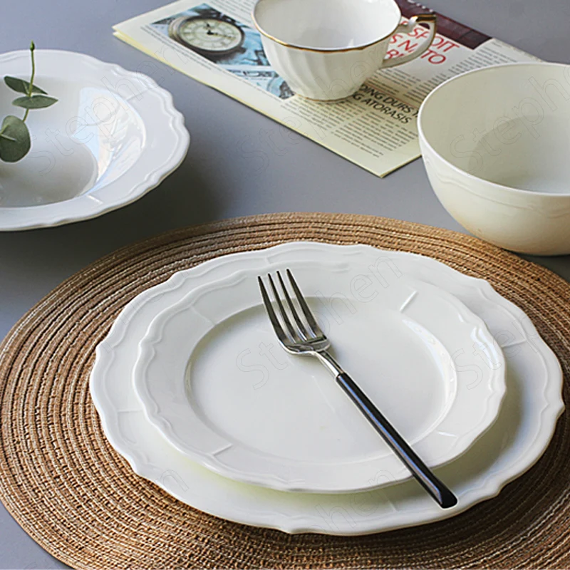 Французская винтажная рельефная тарелка из костяного фарфора современные