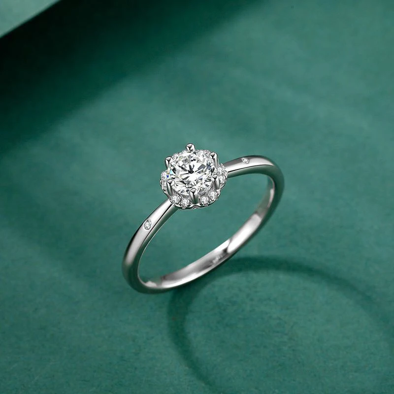 Женское кольцо из серебра S925 пробы с платиновым покрытием и имитацией муассанита