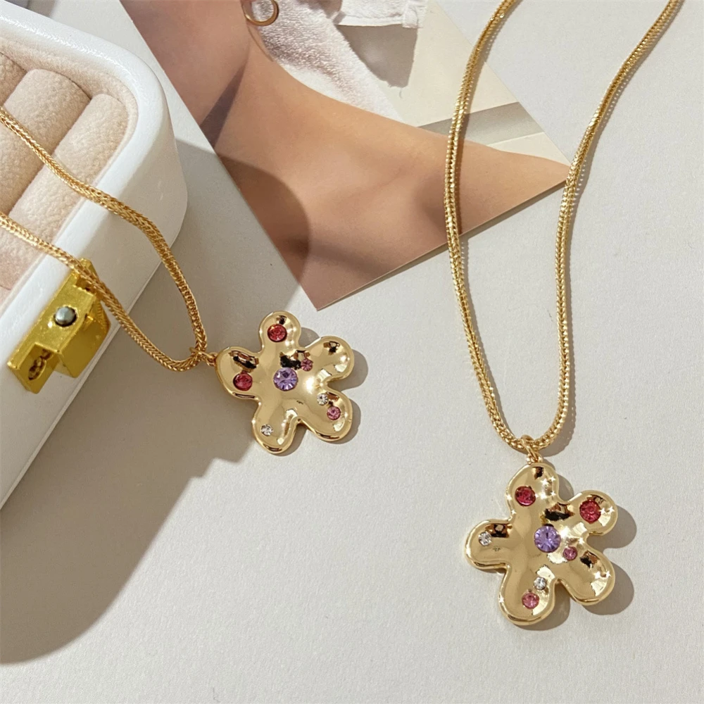 

Cute Girls Fashion Flower Inlaid Zircon Pendant Necklace Copper Plating Gold Neck Chain For Women Popular Jewelry Party Gift
