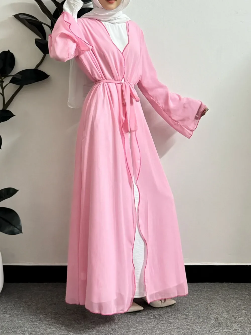 Женское платье макси с длинным рукавом поясом