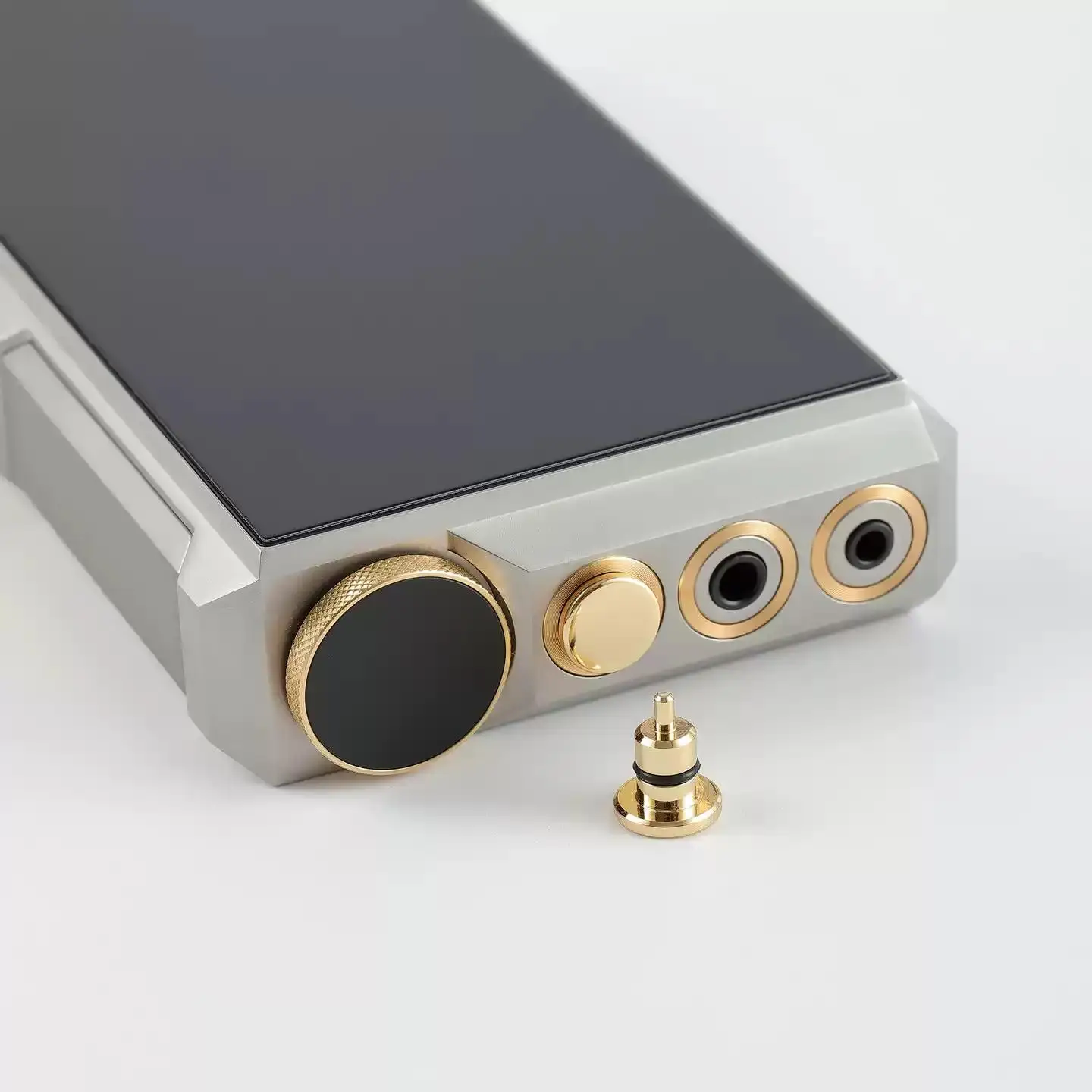 Фото Позолоченная латунная пылезащитная заглушка для разъема FiiO M17 M27 M23 M21 2,5 мм 3,5 мм 4,4 мм Type-C №2