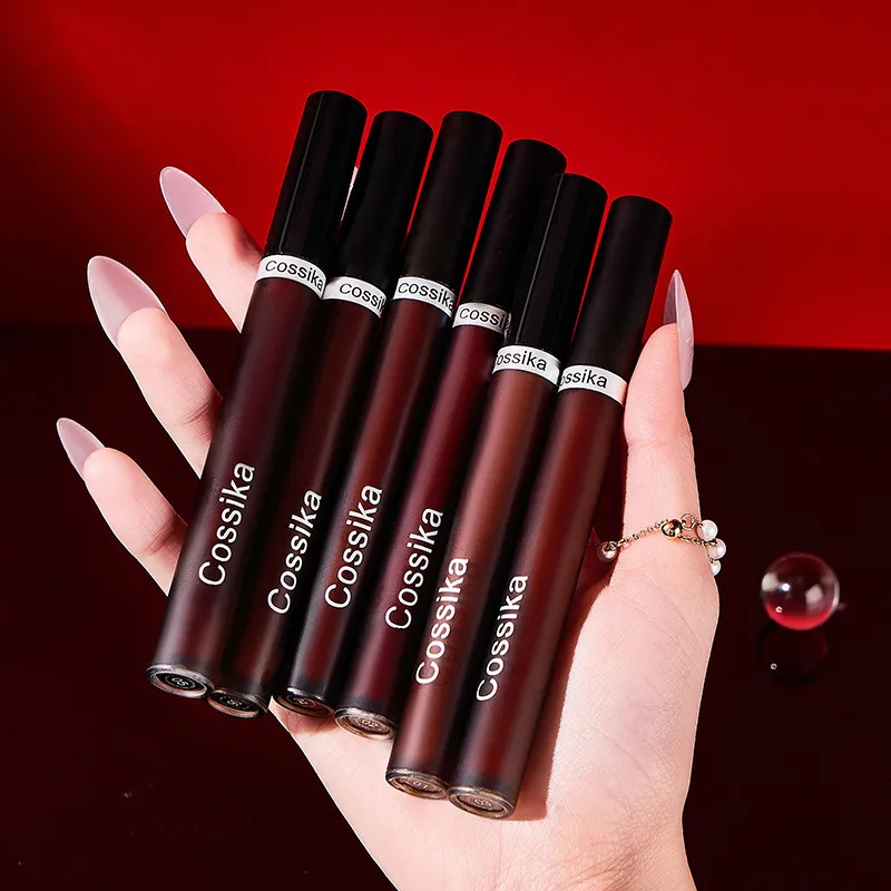 Блеск для губ с зеркальной отделкой для безупречного образа каждый раз