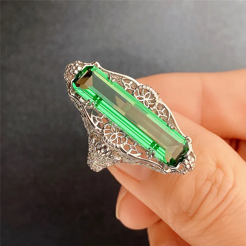 

Vintage Hollowed Out Chamfered Rectangular Pattern Inlaid with Green Zircon Women's Ring Fashion Personality Ring Jewelry