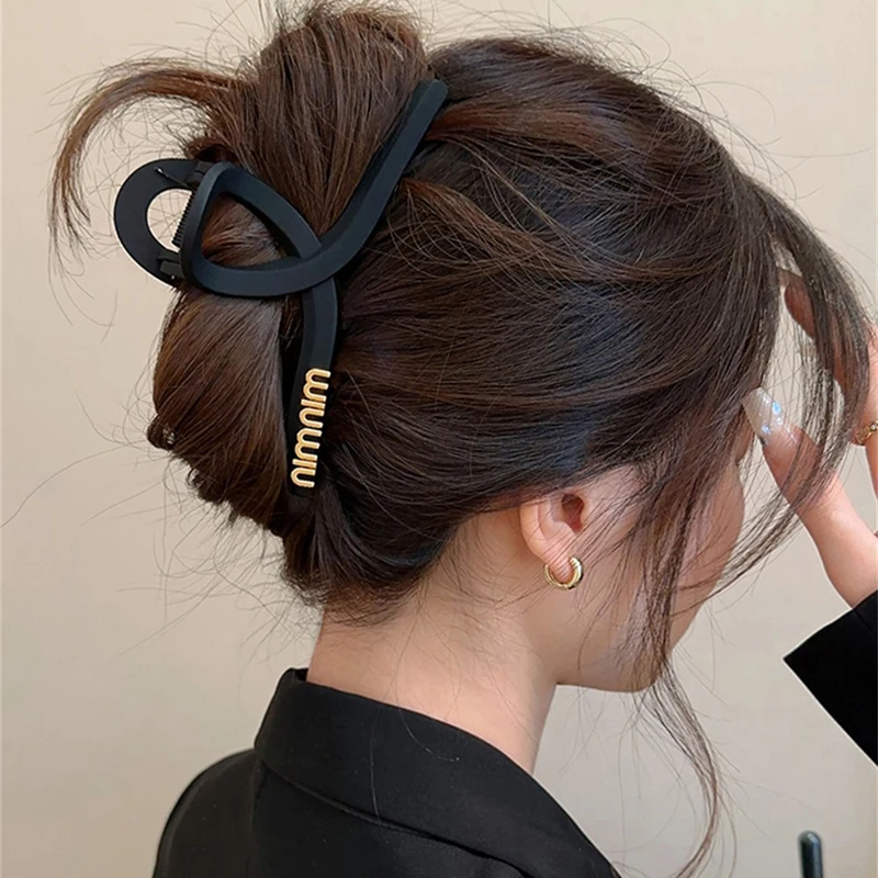 

Large Letter Hair Claw Women Matte Glossy French Elegant Hairpin Barrette Girl Korean Fashion Ponytail Hair Grip Hair Accessorie
