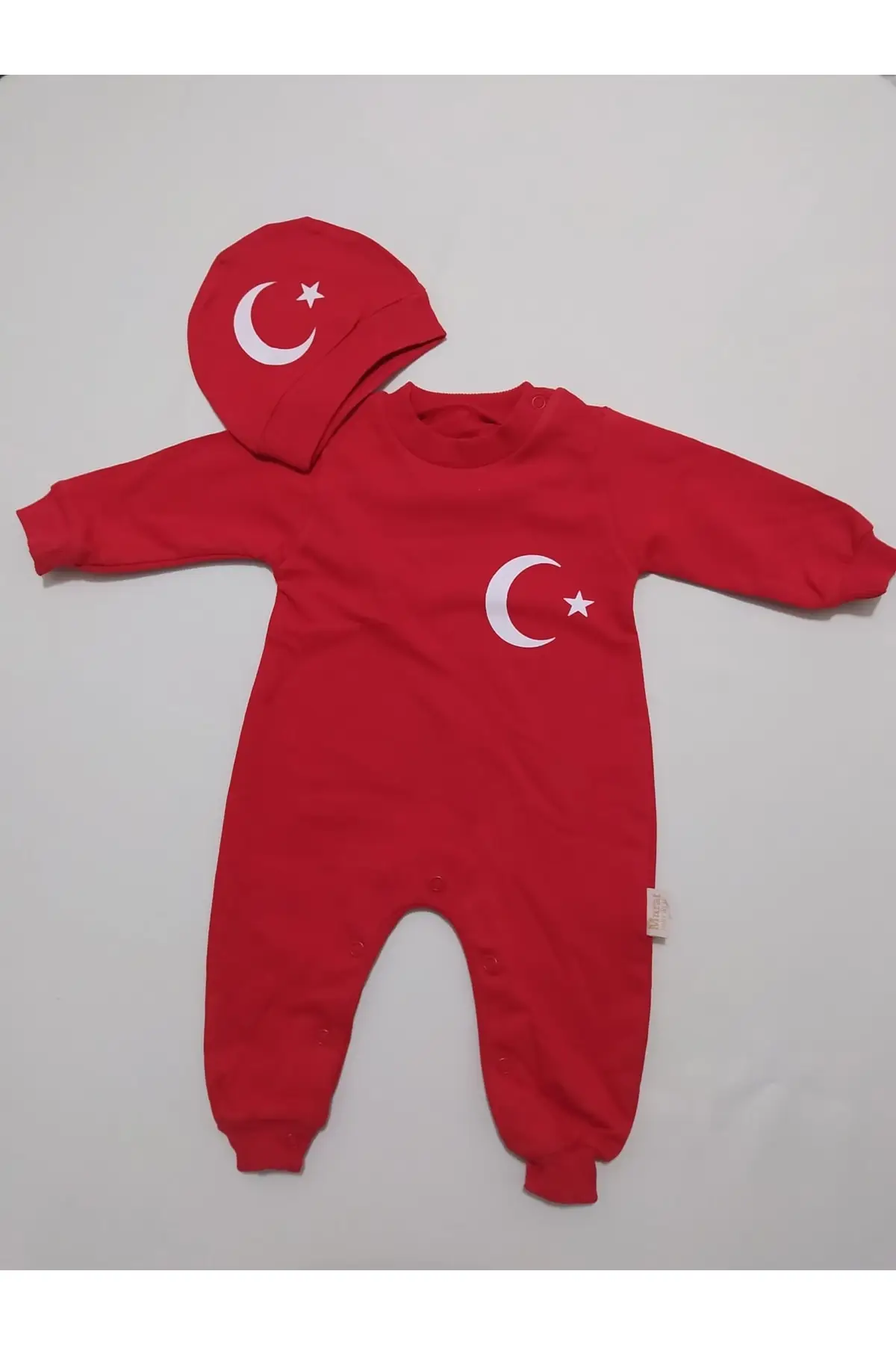 Рисунок 2 - Комбинезон с турецким флагом