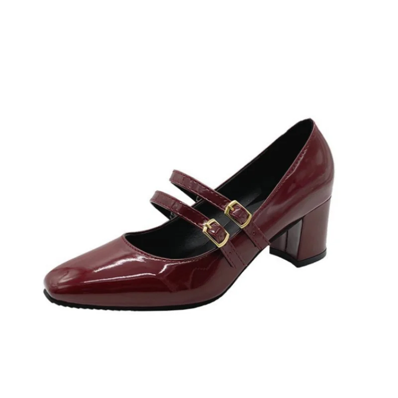 Женские туфли с двойной пряжкой лакированная кожа квадратный каблук