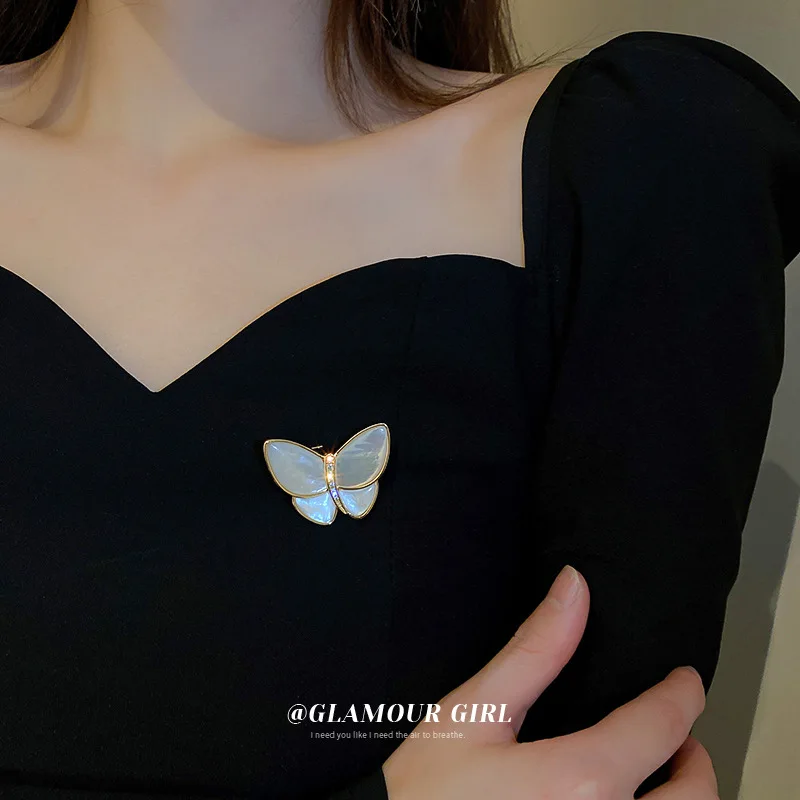 

Elegant Shell Butterfly Brooch Cubic Zircon Golden Copper Suit Brooches Clothing Brooch for Women Pins Ornament Jewelry Gifts