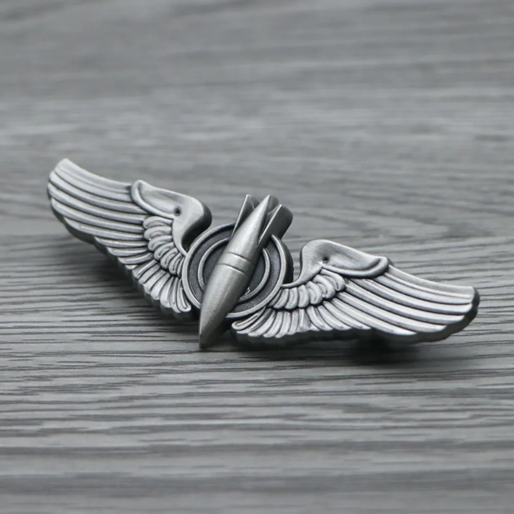 

Металлическая брошь с крыльями бомбардировщика WW2