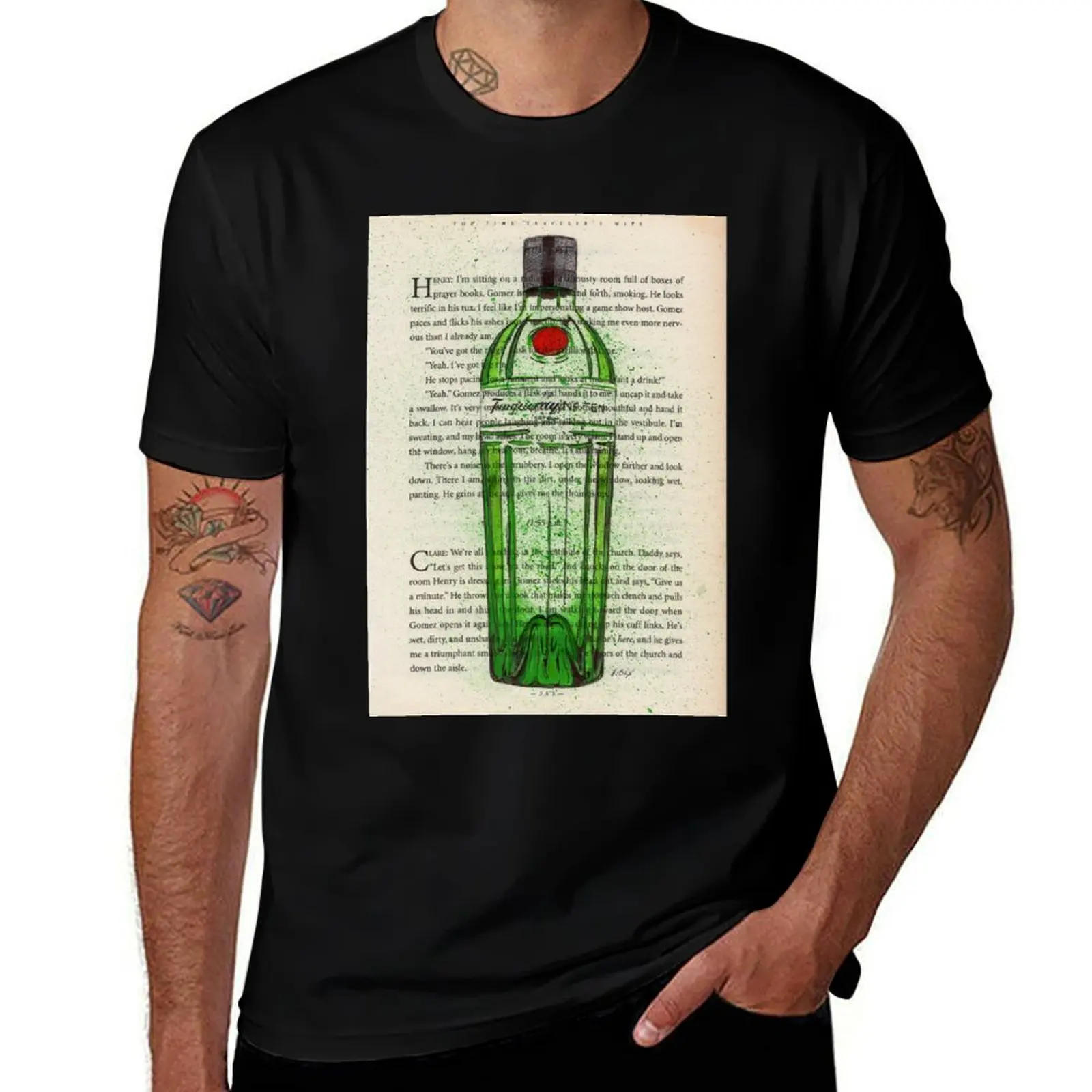 Фото Иллюстрация/рисунок бутылки джина Tanqueray 10 на винтажной странице книги, принт с изображением джина, подарки с джином и настенное искусство, футболка с джиновым принтом. №1