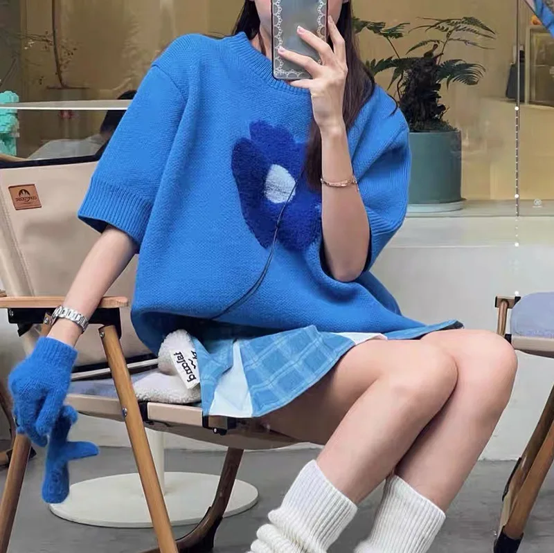 

Niche design flower half-sleeved sweater women's 2022 spring new bottoming shirt top Klein blue shirt