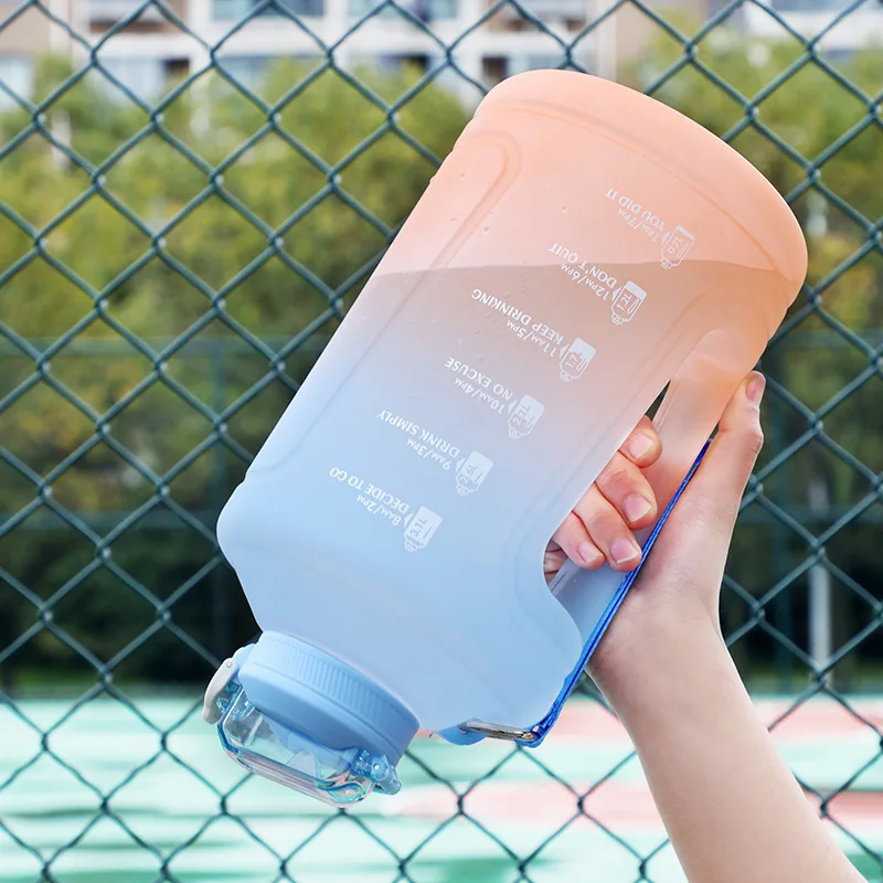 Спортивная бутылка для воды объемом 2 3 л