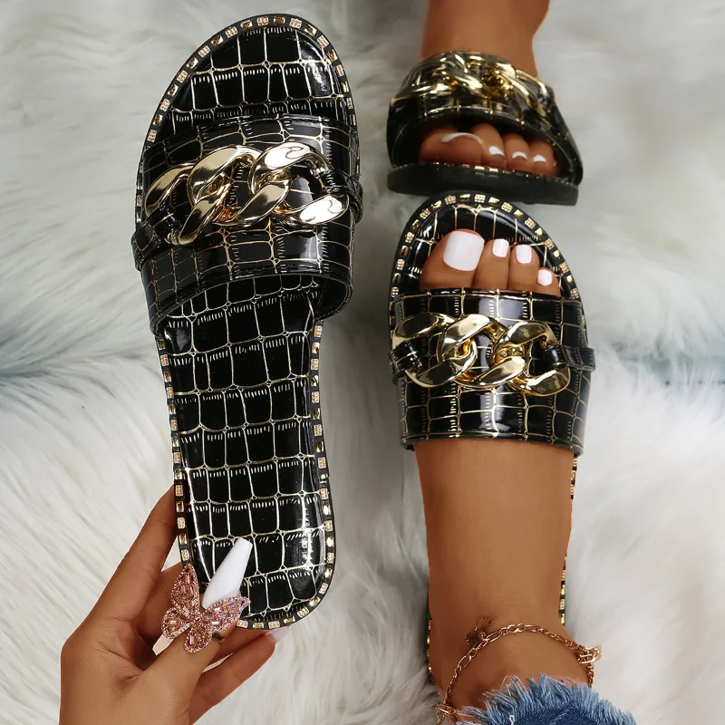 

Fashion Sexy Metal Chain Lock Solid Color Plus Size Shoes 2023 Summer New Roman Style Flat Outdoor Female Slippers Women Sandals