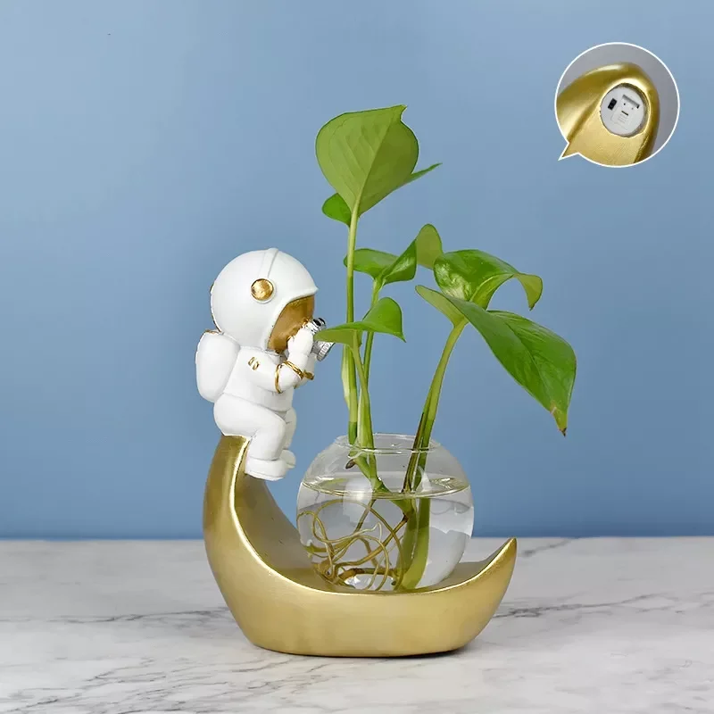 

NEW2022 Korean Style Astronaut Hydroponic Resin Decoration Plant Vase Cafe Living Room Tabletop Plants Home Bonsai Decor Hydropo