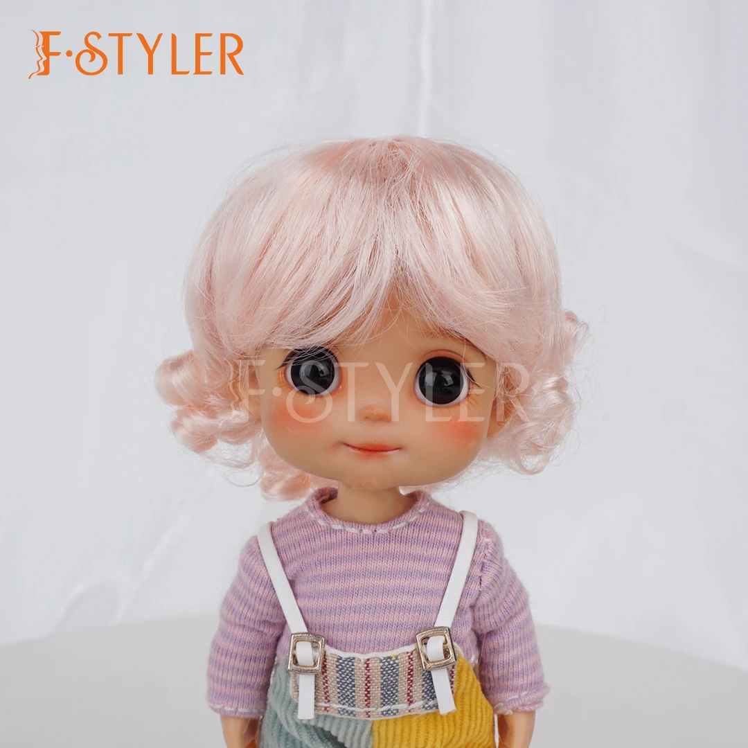 Фото Парик для кукол FSTYLER 5-6 дюймов, розовый с легким золотистым оттенком, для мальчиков, синтетический мохер, милые завитки сзади, для кукол 1/8 YOSD MSD SD, аксессуары для игрушек №4