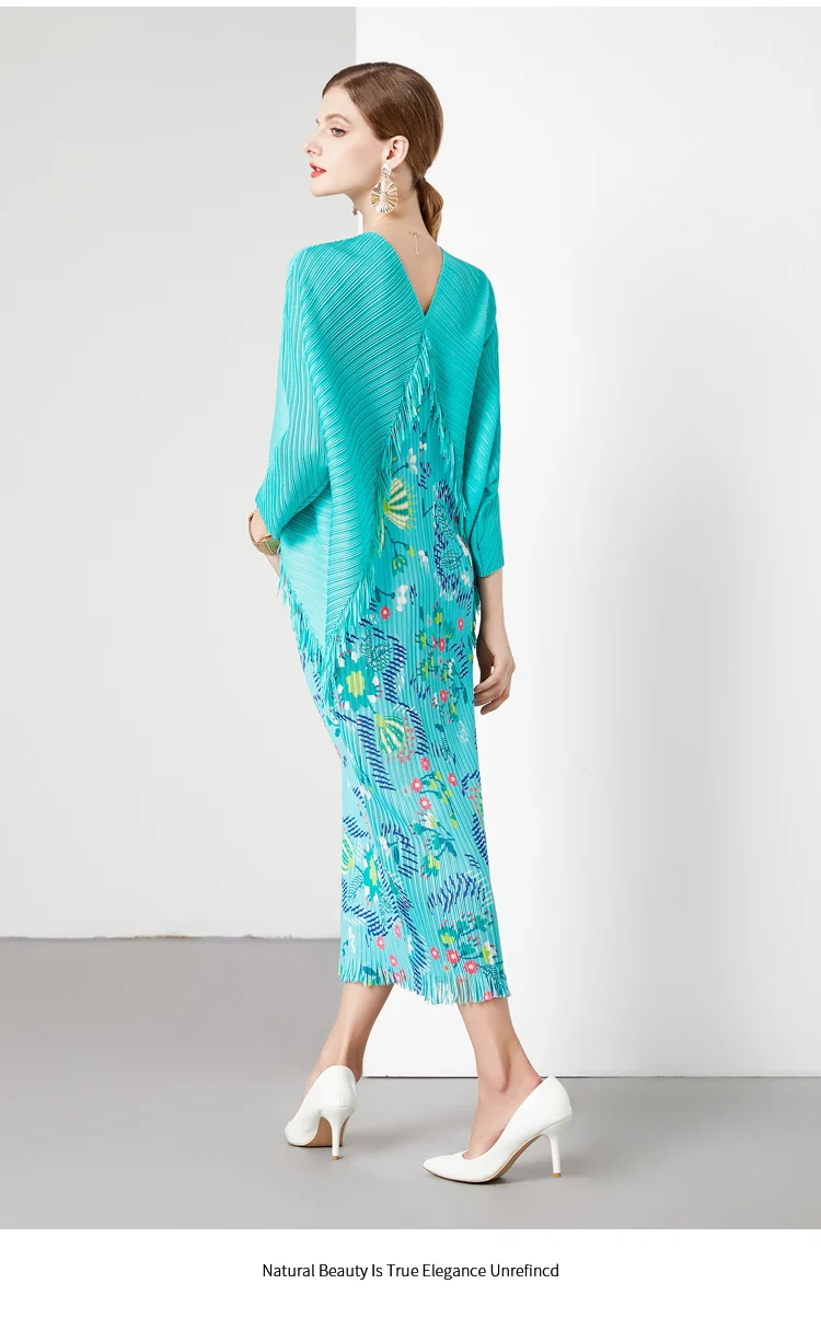 Плиссированное длинное платье миаке с V-образным вырезом и рукавами летучая мышь