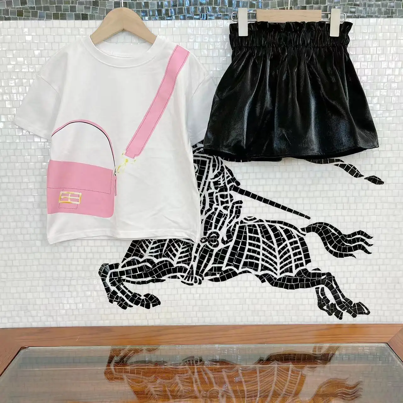 

Luxury Brand Designer Kids Clothes Girls Sets Summer Cute Shoulder Bag Print Cotton T-shirt Short Skirt Baby Girls Outfits Child