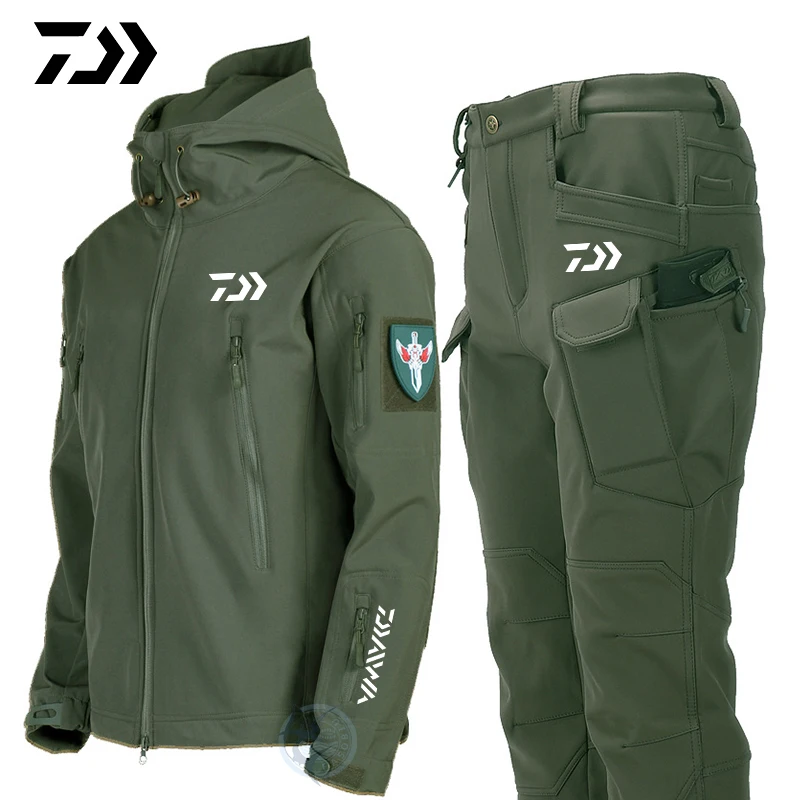 

Daiwa Outdoor Sport Military Shark Skin Soft Shell Men Tactical Windproof Waterproof Fishing Jackets Hooded Men's Fishing Suit