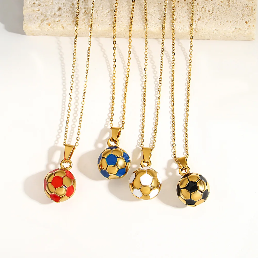 ze naszyjnika stali nierdzewnej w stylu punkowym. Sportowy długi łańcuszek unisex z zawieszką kształcie piłki nożnej. Mo...