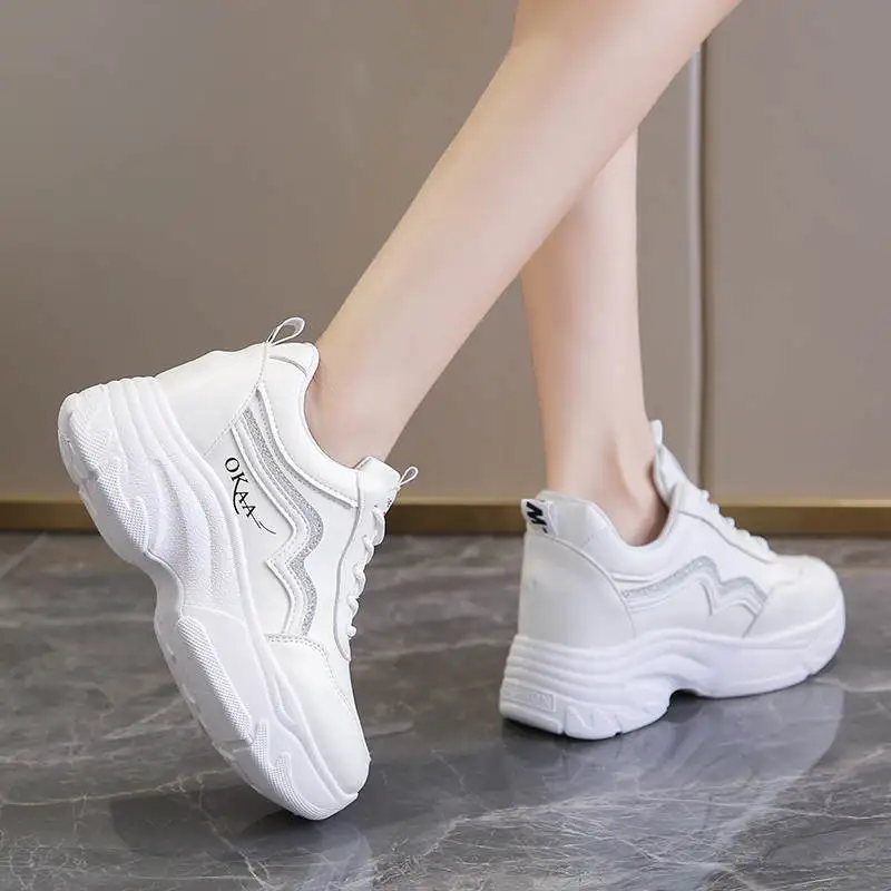 

Необычные женские спортивные туфли на платформе, черные беговые кроссовки без шнуровки, женская спортивная обувь, высокие кроссовки для те...