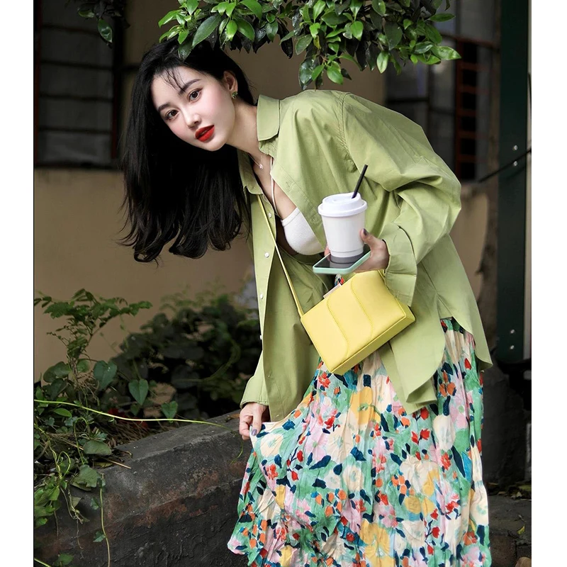 

2023 Summer New Korean Version of Retro Chic Green Polo Collar Shirt Design Sense of Floral Half-body Skirt Two-piece