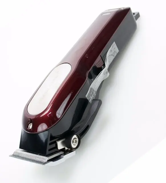 

Устройство для бритья бороды с лезвиями из стали