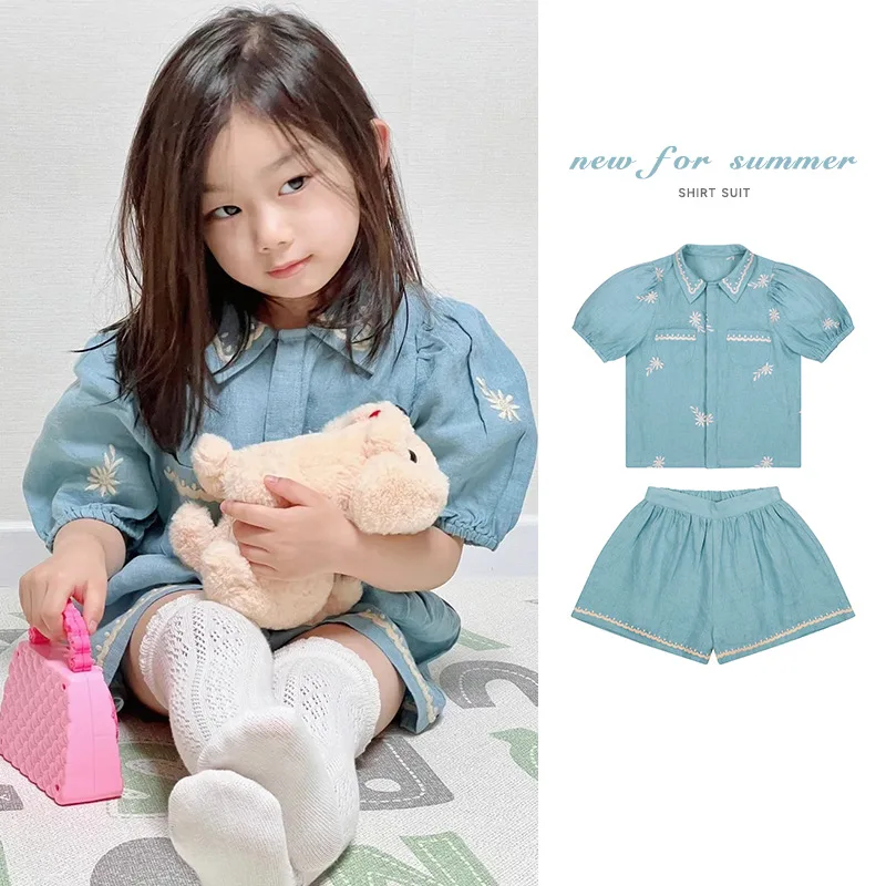 

Summer European and American Girls Cotton Linen Blue Embroidery Lapel Shirt Shorts Set Nordic Children's Two-Piece Set 2022 NEW