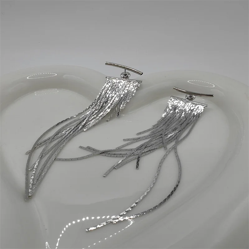 Женские серьги-гвоздики