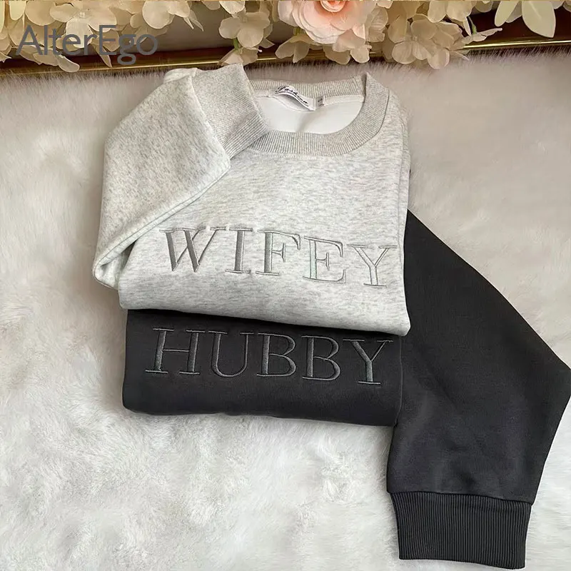 Толстовка с вышивкой на заказ толстовки круглым вырезом WIFEY HUBBY