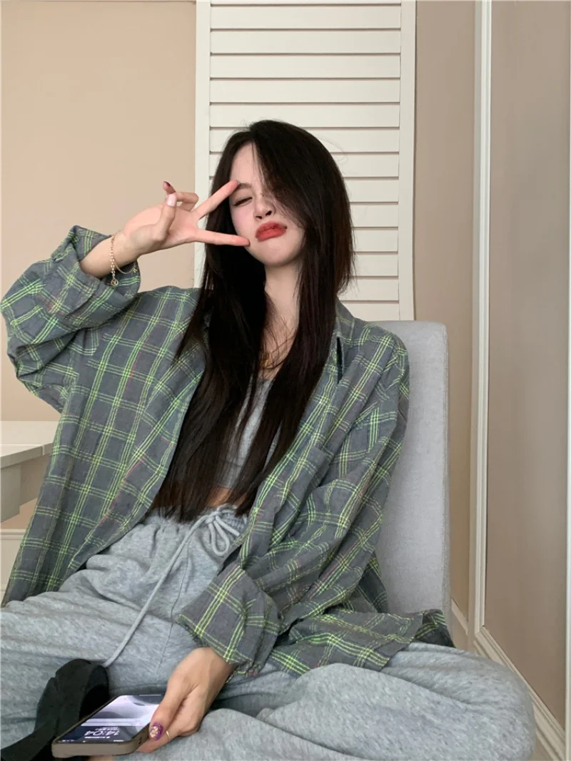 

Hong Kong Flavor Korean Version of the Shirt Female Autumn Winter 2023 New Design Sense of Loose Lapel Plaid Long-sleeved Coat
