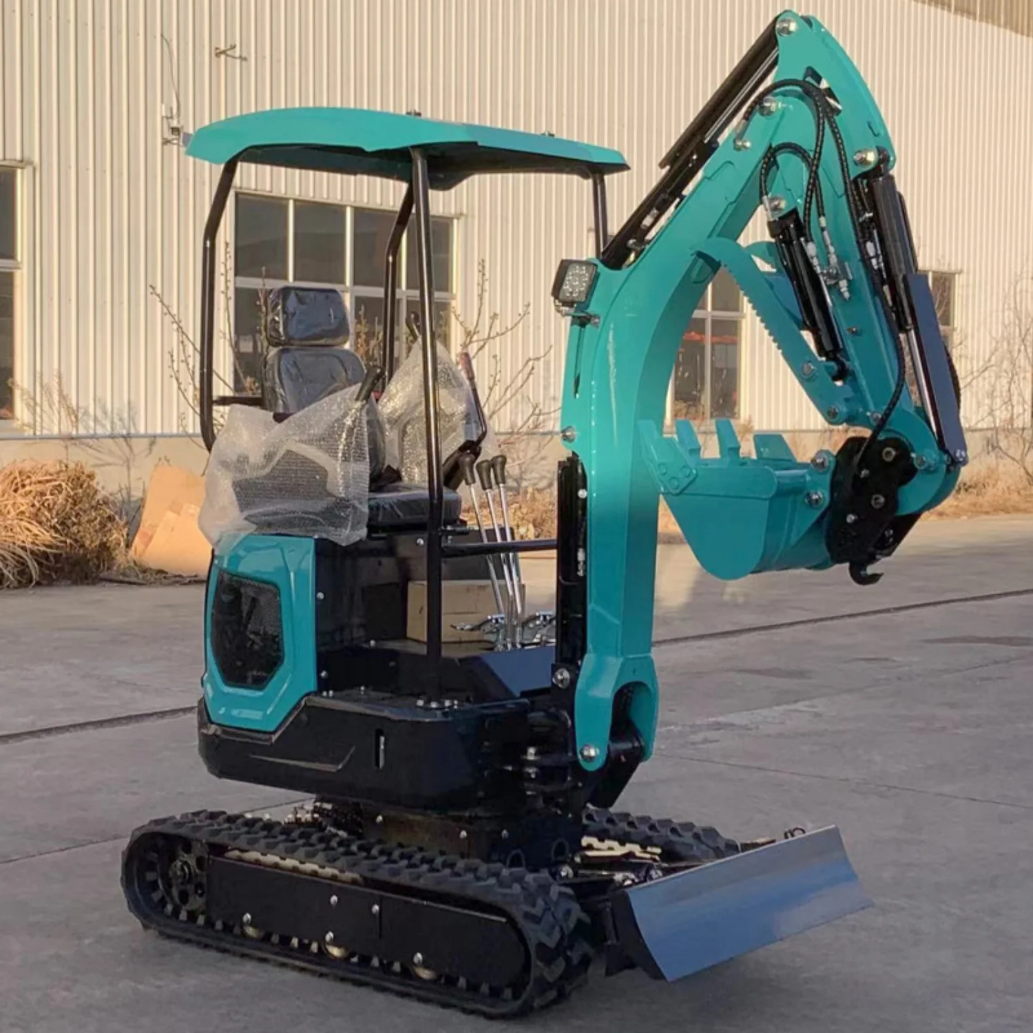Фото Заводская поставка: мини-экскаватор с двигателем Kubota, 1,8 тонны, гидравлический гусеничный экскаватор, стандарт Евро-5 EPA, для садовых и сельскохозяйственных работ. №2