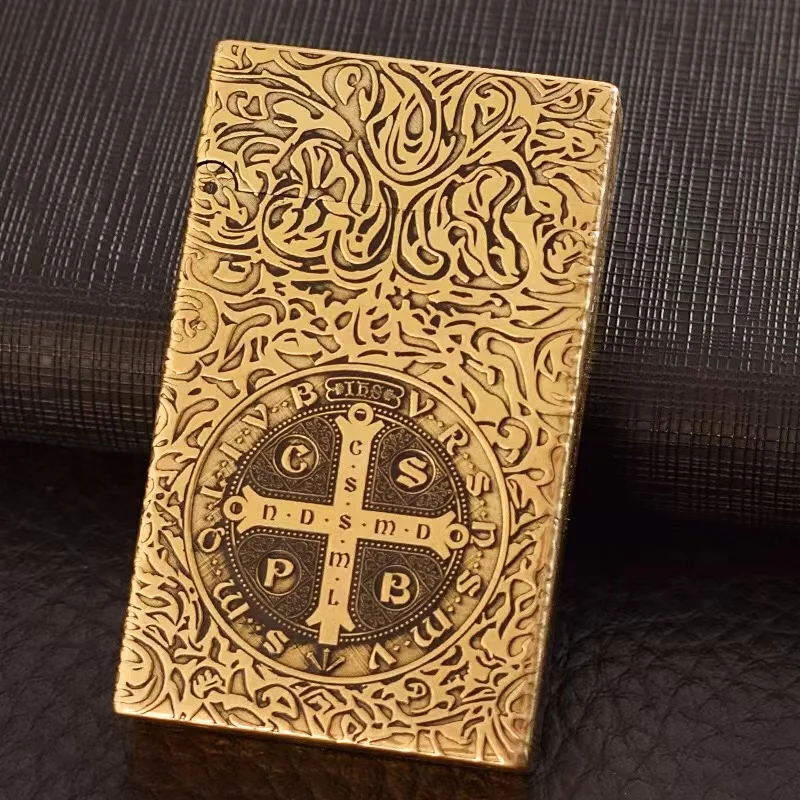 

Exquisite Engraved Copper Kerosene Grinding Wheel Lighter, Open Cover Crisp Sound, Cool Men's Gift Collection, Cigar Accessories
