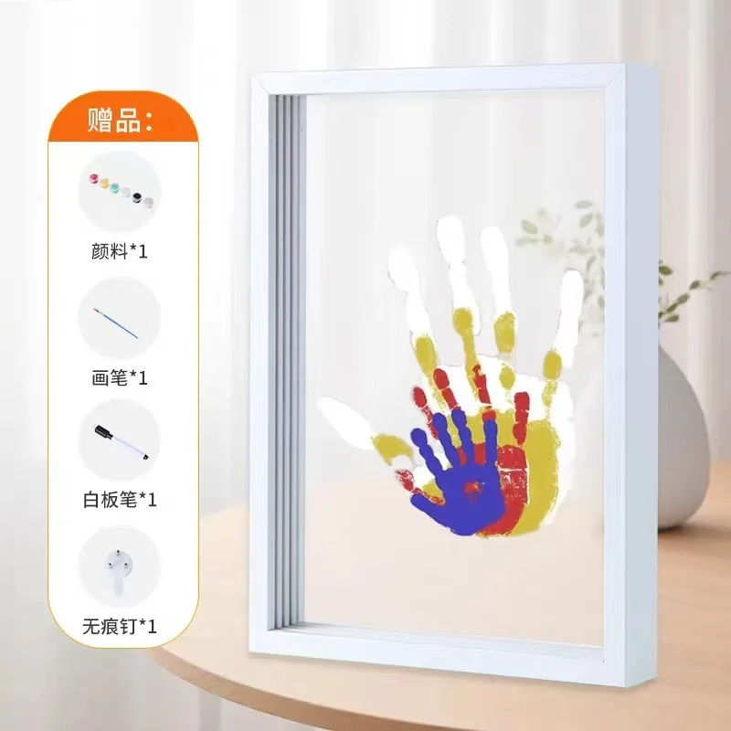 

Деревянная рамка для фото с отпечатками рук