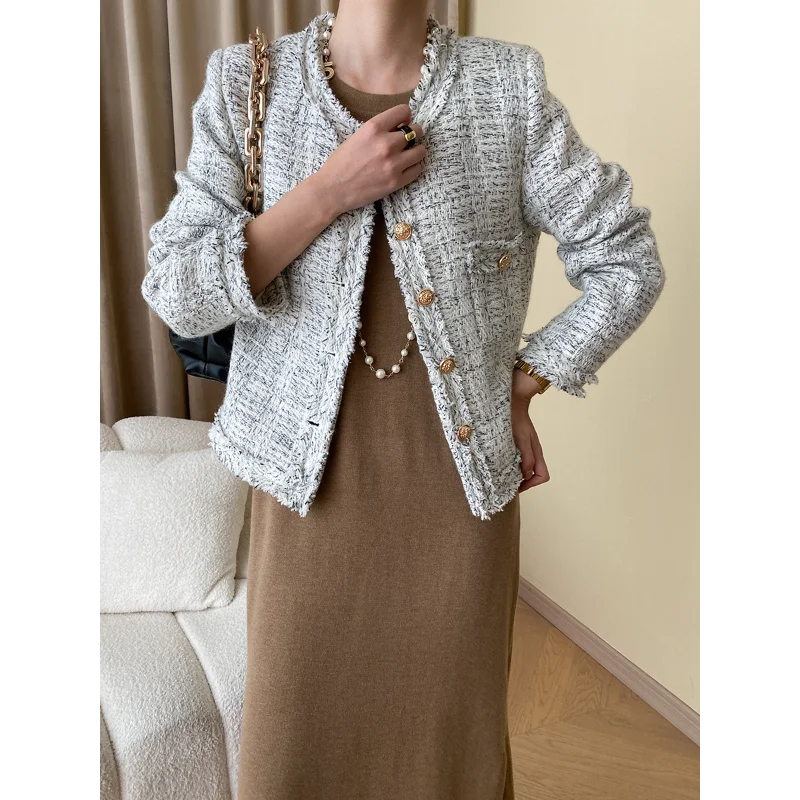 Рисунок 2 - Офисное короткое пальто бело-зеленое