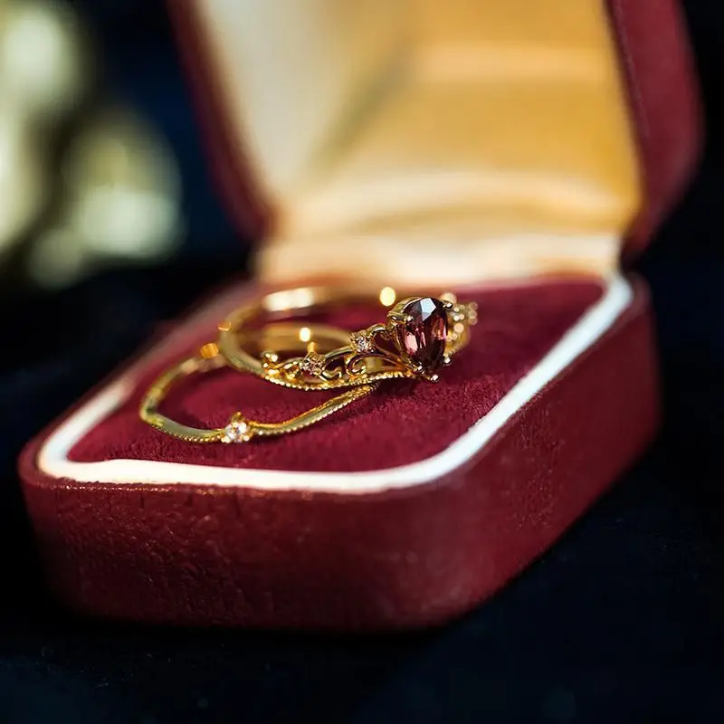 Кольцо виноград золотого цвета в винтажном французском дворцовом стиле