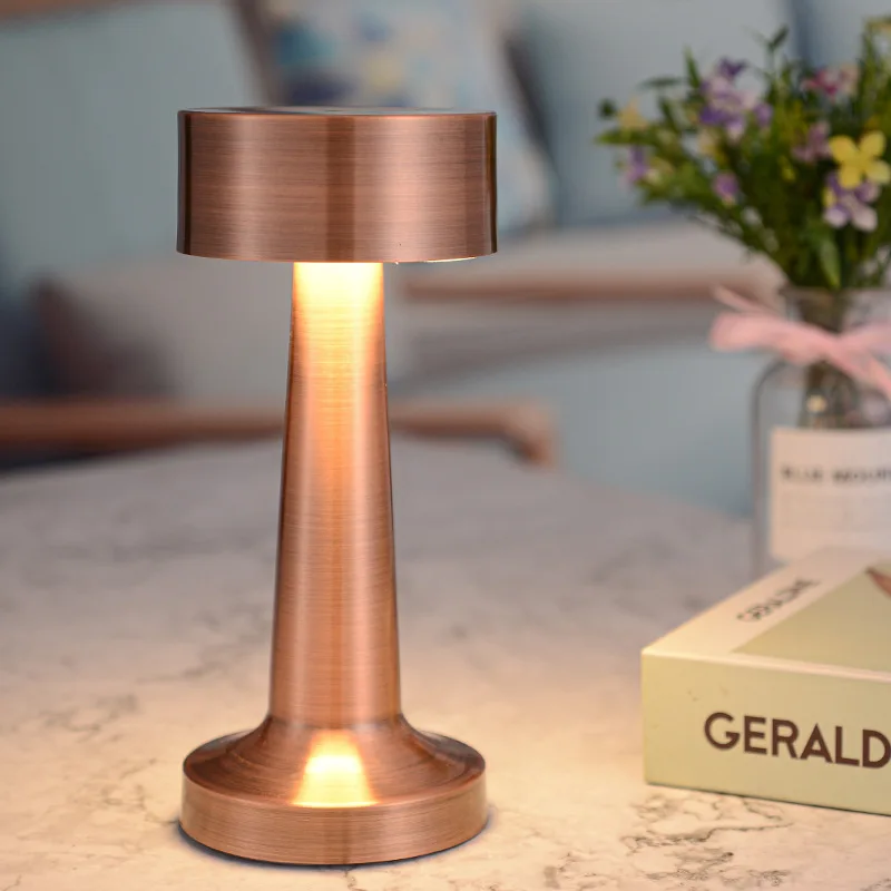 

Retro Iron Table Lamp Restaurant/Hotel/Coffee/Bedroom Decor Desktop Decor Lamp USB Rechargeable Touch Sensor Bedside Table Lamp