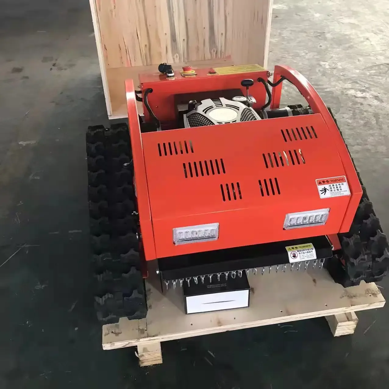 Бензиновая газонокосилка с дистанционным управлением гусеничная вездеходная