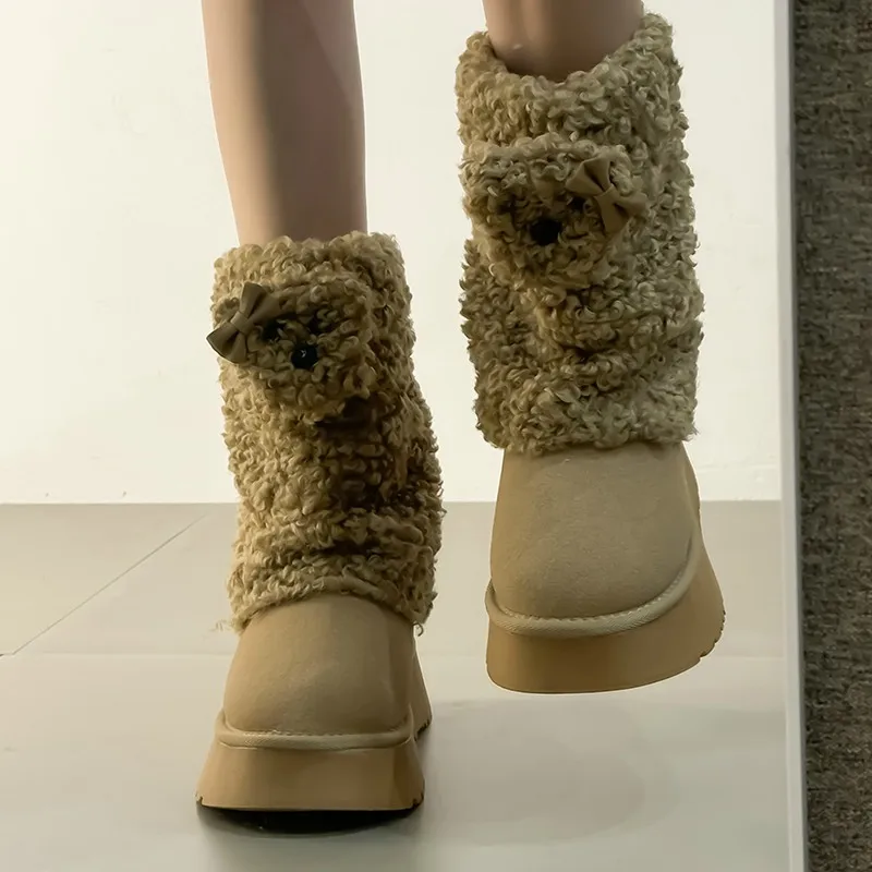 Белые сапоги до середины икры. Женская обувь. Плюшевые сапоги. Женские