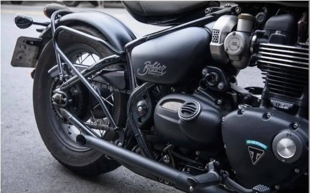 Поддержки для седельных сумок Pannier Rail Guard Bars для Triumph Bonneville Bobber Black Speedmaster 1200 2018-2023 18 19 20 21 22 23.