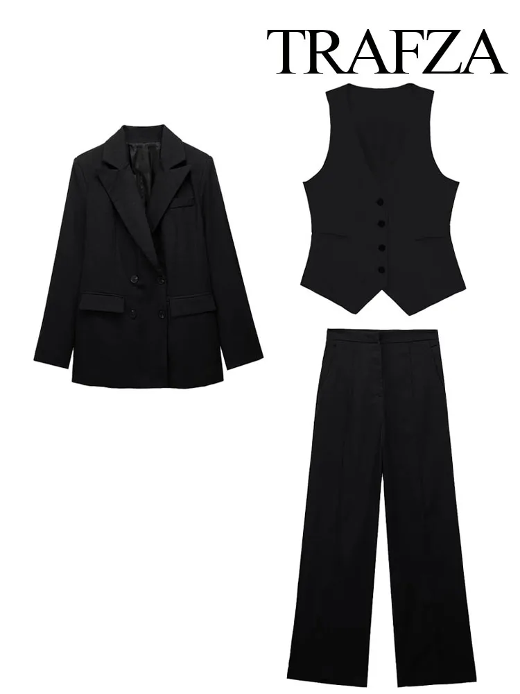 Рисунок 6 - Женский брючный костюм с двубортным