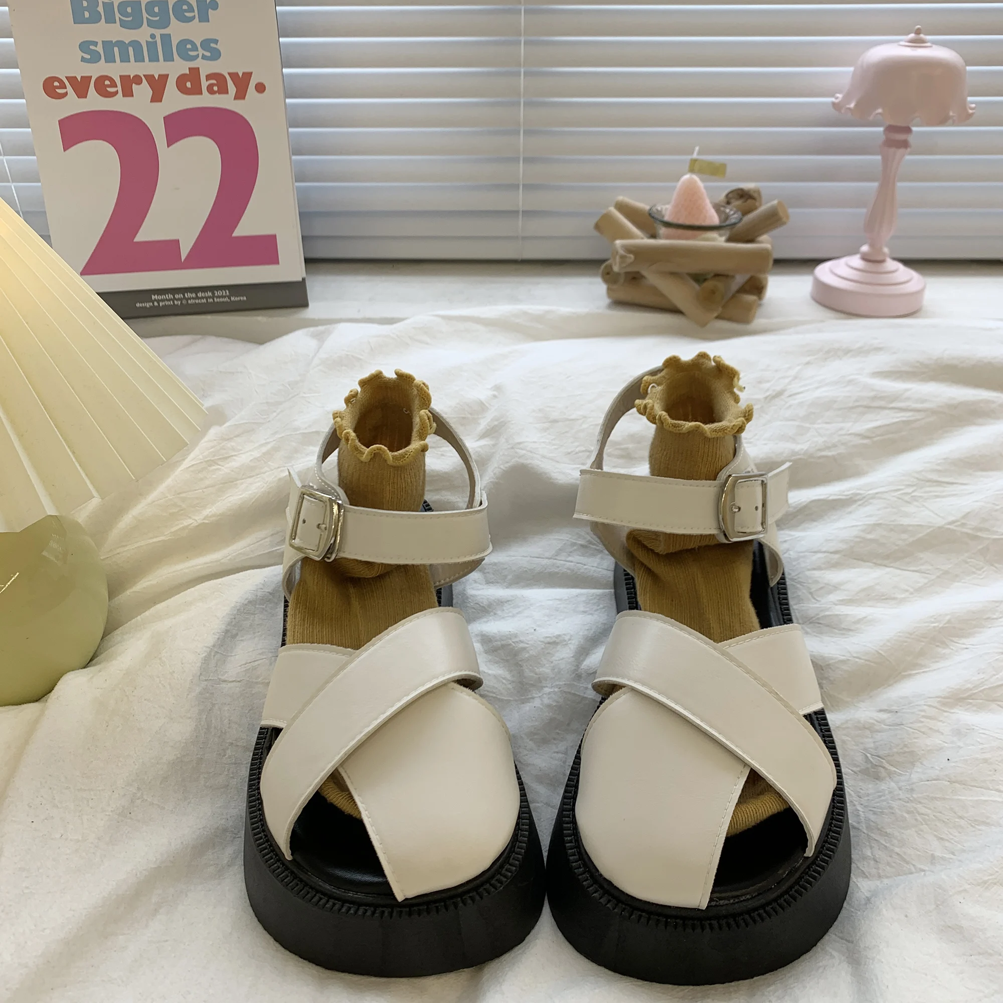 

Сандалии женские с закрытым носком, удобная универсальная обувь, на среднем каблуке, танкетка, бежевые, Bla, лето