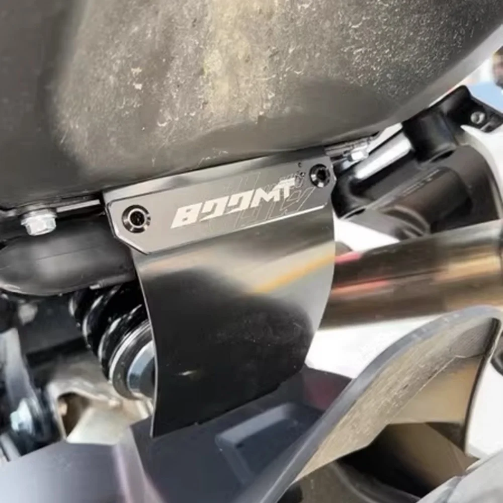 Фото Защита от брызг грязи для мотоциклов CF 800MT, изготовленная на заказ, предотвращает коррозию, защищает задний амортизатор и сальник маятника, установка на заднюю подвеску. №3