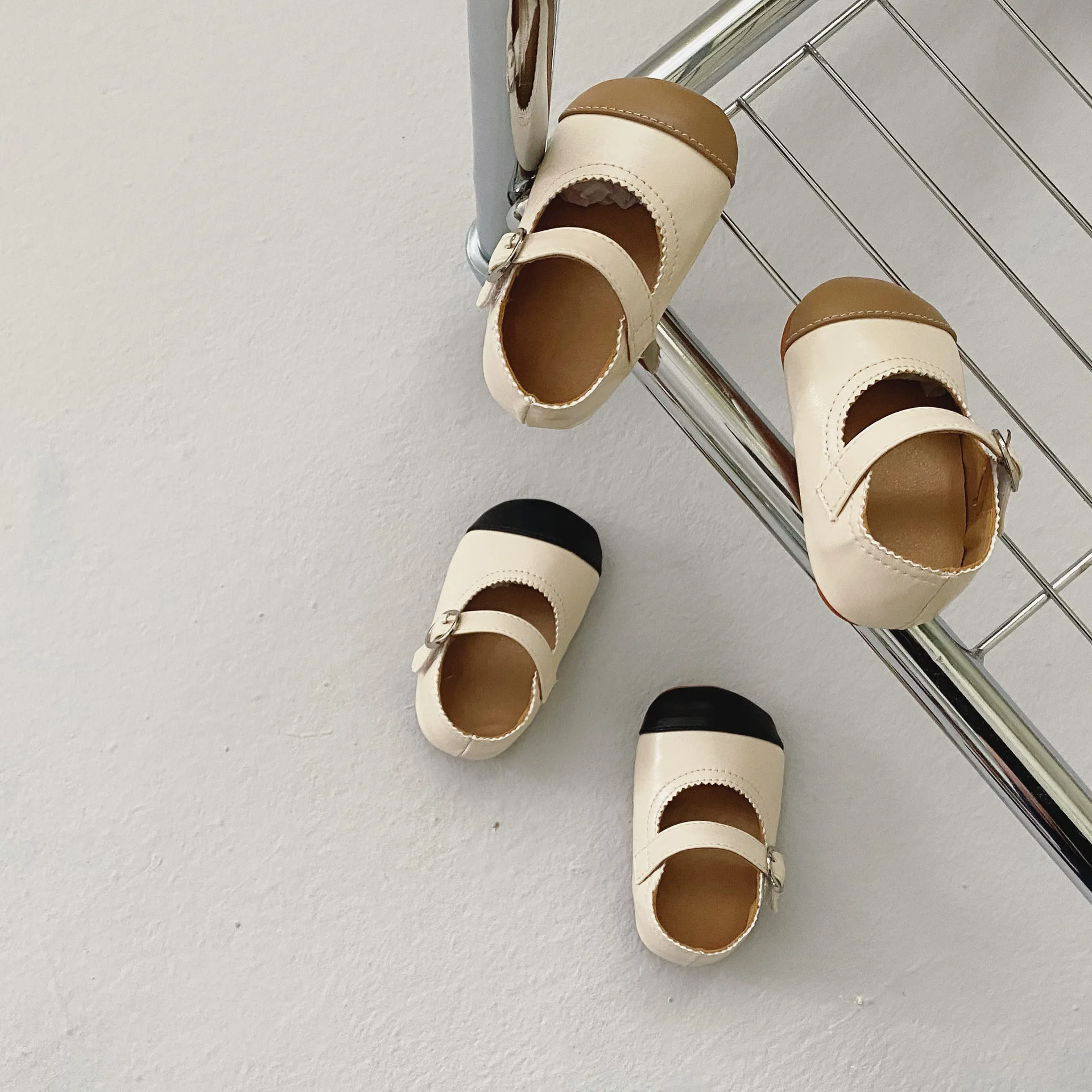 2022 Демисезонная обувь для маленьких девочек кожаная новорожденных милая мягкая