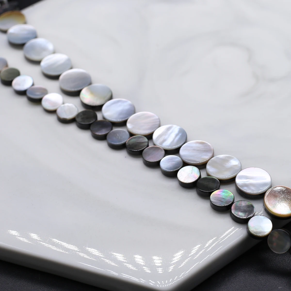 

Natural Shell Beads The Mother Of Pearl Black Shell Isolation Beads For Jewelry Making DIY Necklace Bracelet Earrings Accessory