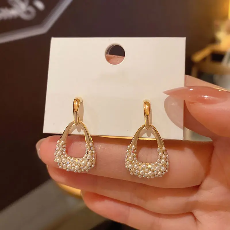 

2023 New Classic Copper Alloy Smooth Metal Hoop Earrings For Woman Fashion Korean Jewelry Temperament Girl's Daily Wear earrings