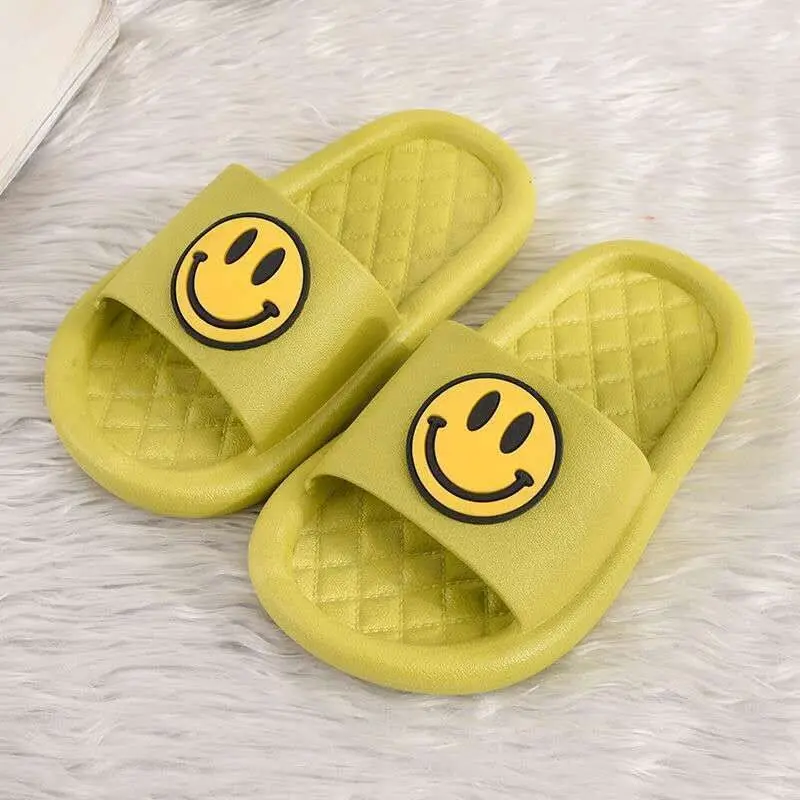 Рисунок 3 - Мужские и женские шлепанцы для родителей и детей