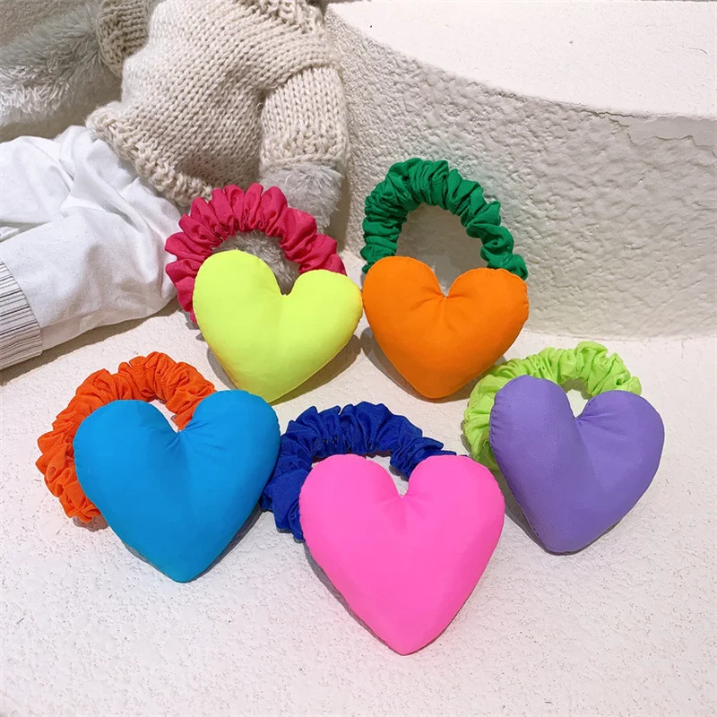 

Новинка 2022 цветные красивые тканевые Завязки для волос для маленьких детей милые простые Завязки для волос с большим сердцем для маленьких ...