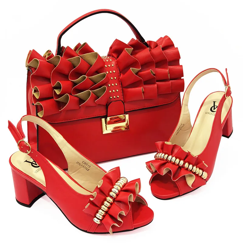 

2022 Newest Red Color Italian Design Nigerian Noble Ladies Shoes and Bag Set Decorated With Rhinestone Mixing Metal for Party