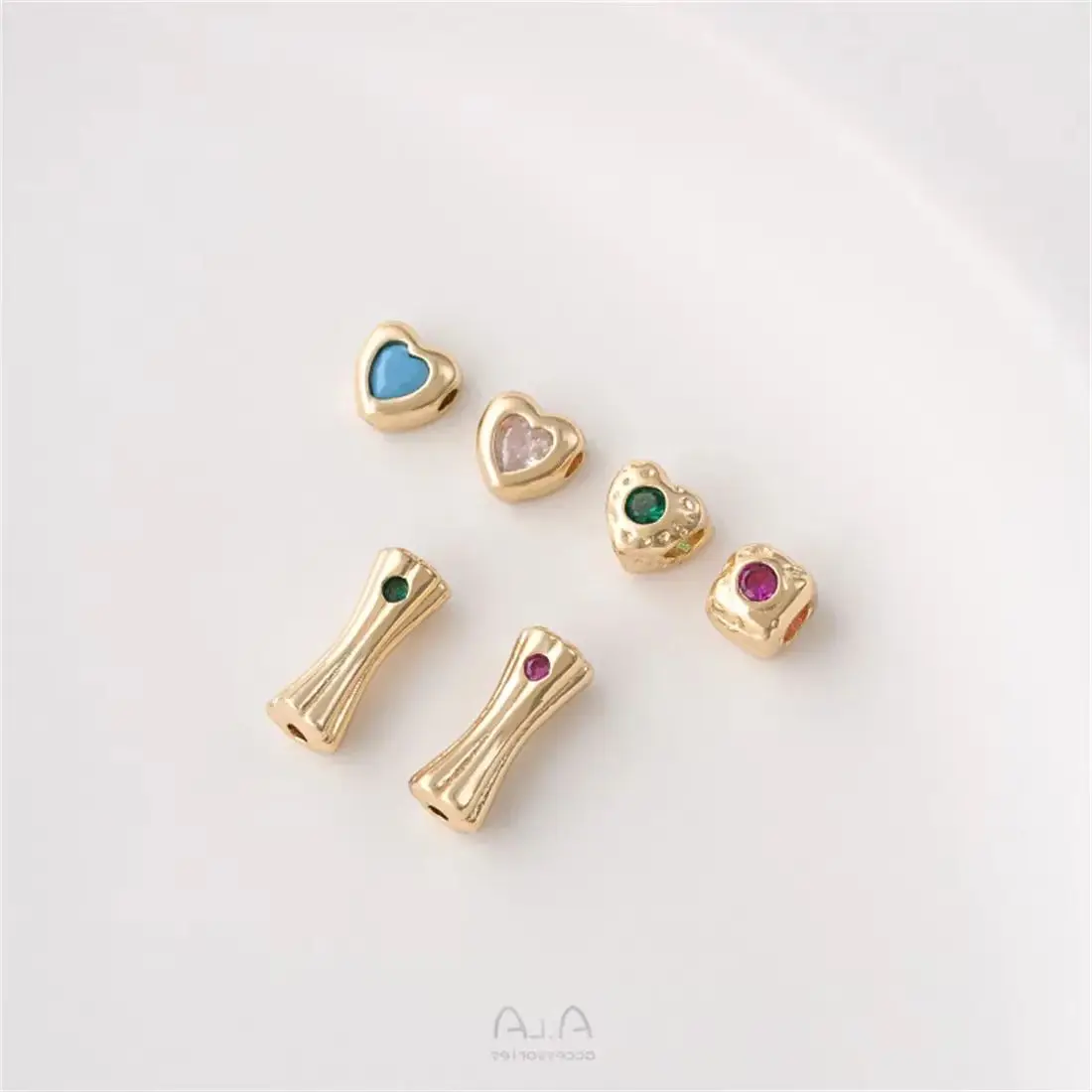 Квадратные бусины с инкрустацией золотом 14 карат красные циркониевые зеленые